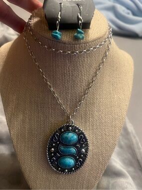 Sarah Coventry vintage faux turquoise necklace & bonus paparazzi earrings